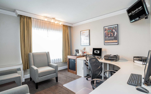 Sandman Hotel & Suites Vancouver Airport