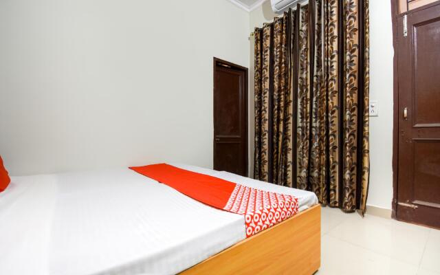 OYO 70517 Sabtera Homes