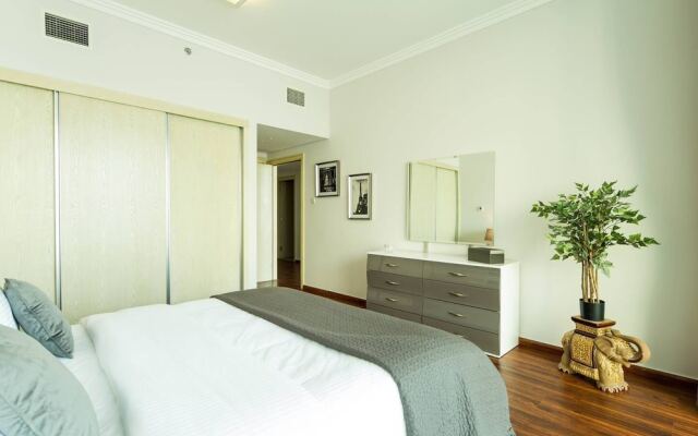 Upscale 1BR - Sea Views - Direct Beach Access!