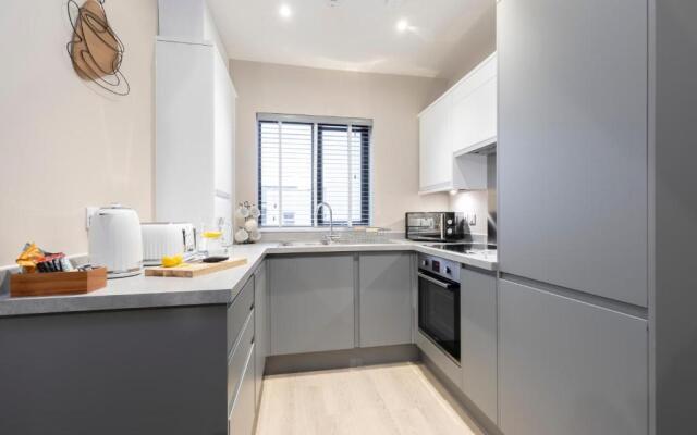 Elliot Oliver - Chic 2 Bedroom Town Centre Apartment