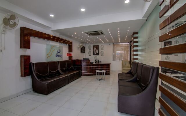 OYO 15108 Hotel Galaxy Inn