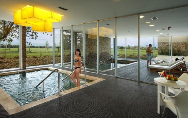 Howard Johnson Resort Spa and Convention Center Lujan