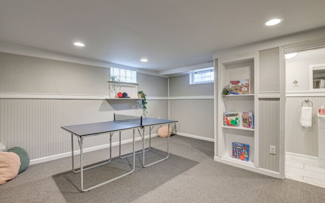 Modern & Spacious Townhome: 9 Mi to Dtwn Baltimore