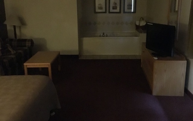 Moose Lake Lodge & Suites