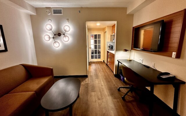 Newmarket Hotel & Suites