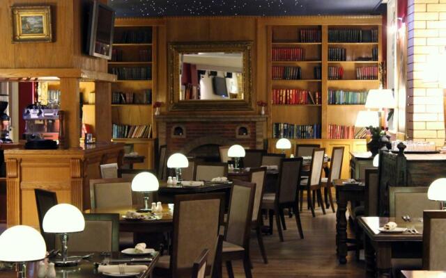 Jd Young Hotel