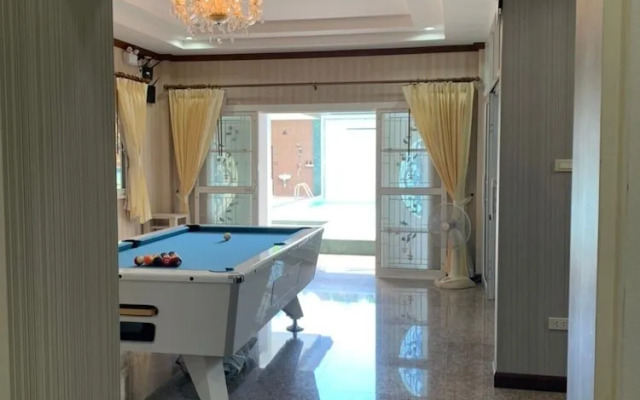 Lets Chill Pool Villa Najomtien Sattahip