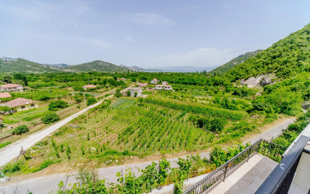 Rustic House Leković