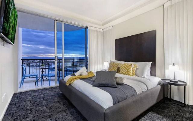 Chevron Renaissance - Wow Stay