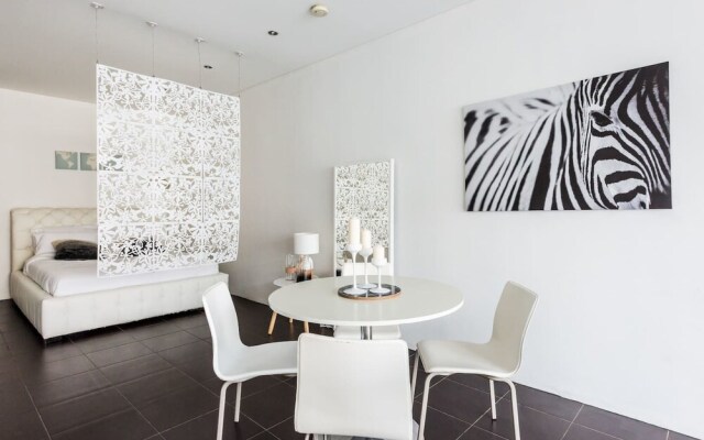 Executive Two Bed Penthouse Studio in the City