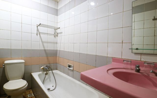 RedDoorz Near Tunjungan Plaza