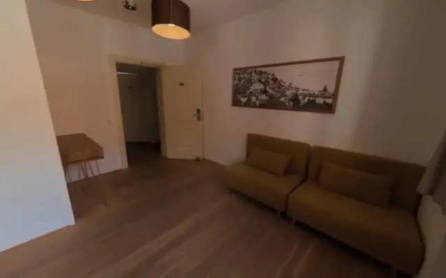 7 Rooms