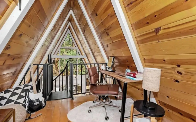 Acute A-frame Cabin w WiFi