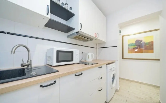 UNIT Warszawa Centrum Room by Metro Rondo ONZ