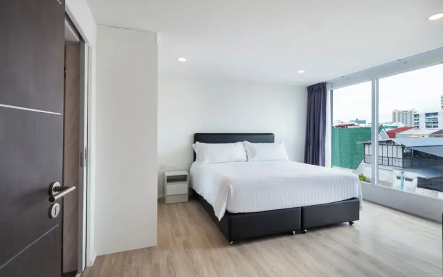 The Rizin Hotel Phratumnak