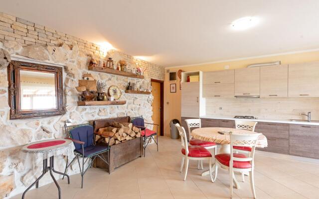 Modern Holiday Home in Mandre with Barbeque