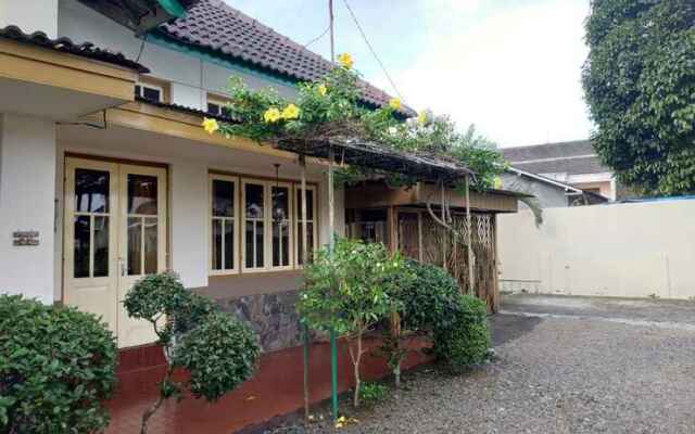 Omah Kranji Guest House