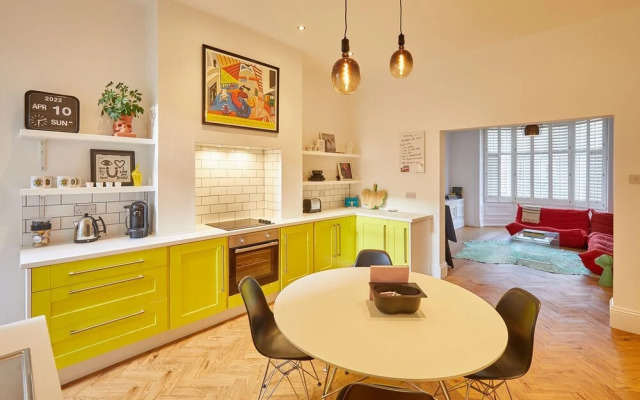 Host Stay The Artists Pad Too