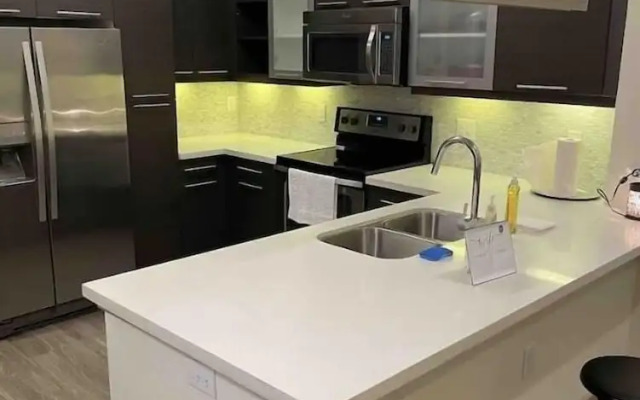 New-20p off-Uptown Love MPLS next to Fun