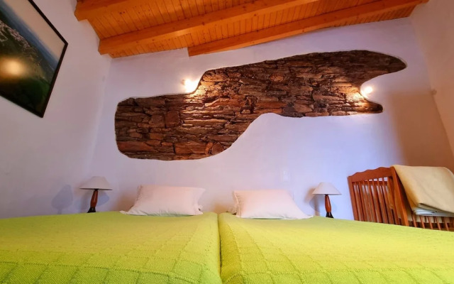 Lovely Bed House With one Room in Monsaraz Castle