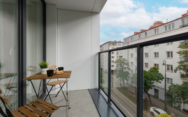 Warszawa Stalowa Apartment by Renters