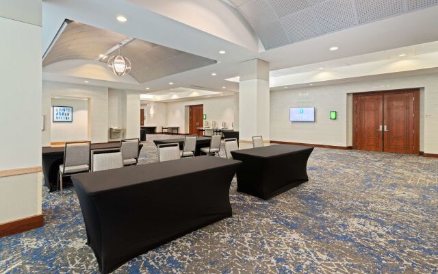 Embassy Suites by Hilton Tampa USF Near Busch Gardens