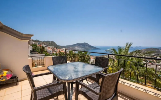 Lovely Flat Near Beach With Shared Pool in Kalkan