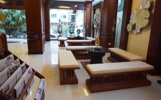 Manorom Classy Hotel