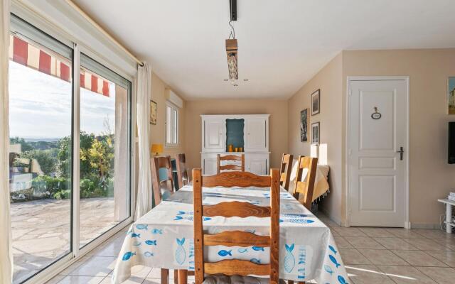 Modern Villa in Roquebrun with Private Pool