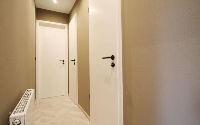 Modern Holiday Home With Decorative Fireplace