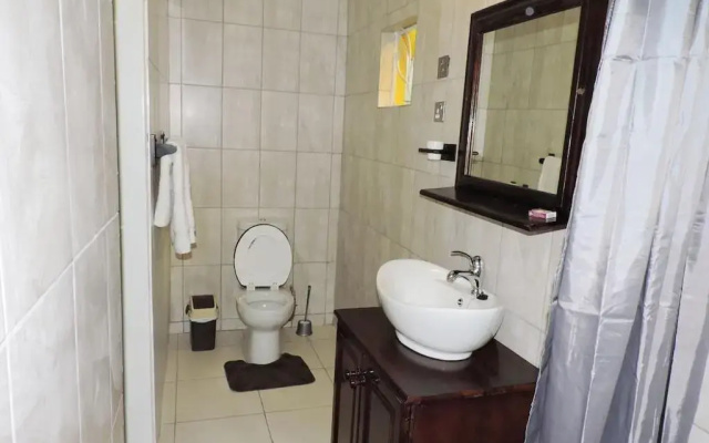Café Zambezi House of Africa - Hostel