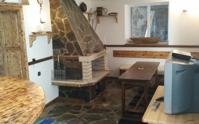 The White House With The White Fountain