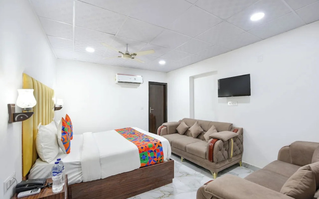 Fabhotel Golden Key Inn