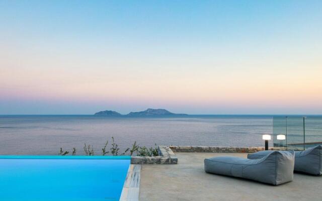 Seafront elegant villa, with infinity pool & devine views!