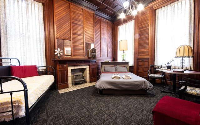 Traveler's Rest Hotel