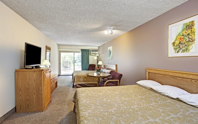 Super 8 by Wyndham Long Beach