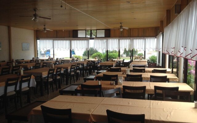 Yarar Hotel