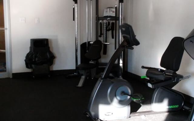 Baymont Inn & Suites Indianapolis Northeast