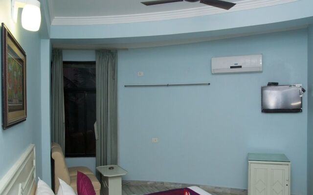 OYO 3670 near Marine Drive Road