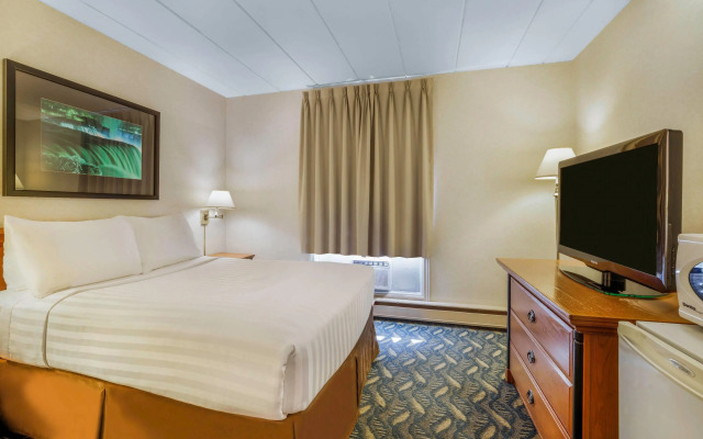 Travelodge by Wyndham Niagara Falls at the Falls