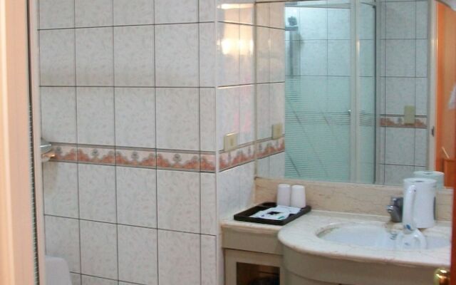 Kinsa Holiday Hotel