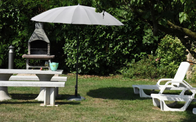 Modern Apartment in Monticelli Brusati with Pool