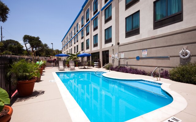 Holiday Inn Express & Suites Austin North Central by IHG