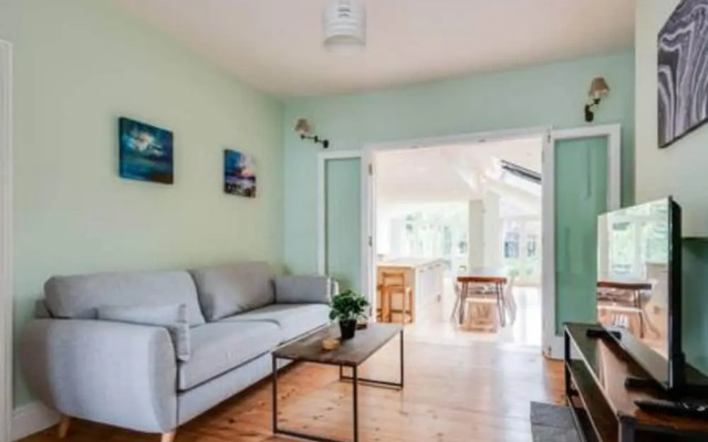 Summertown 4-br Family Home - Bright Spacious