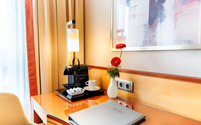 Отель The Q - Quadro City Hotel