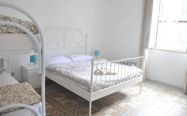 Sunrise Hostel & Rooms