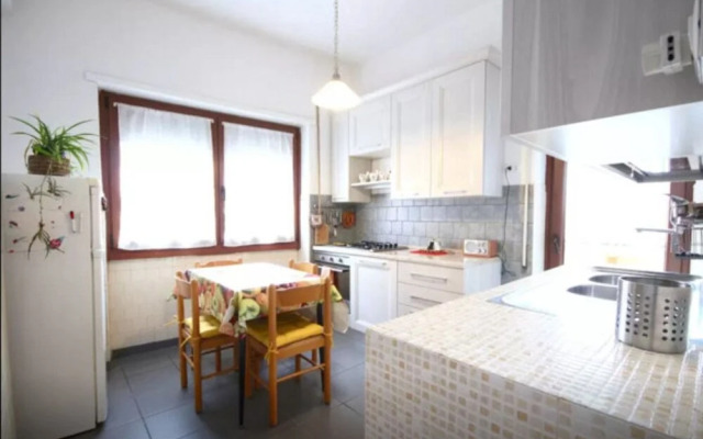 Robi's 1 Bed in Superb Location!