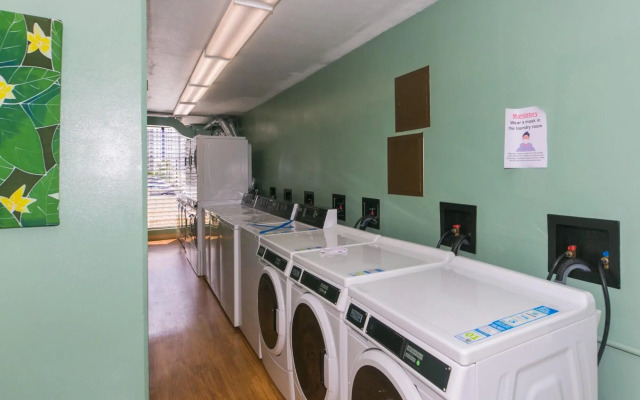 Ilikai Marina 1783 Condo - One Bedroom, Full Kitchen & Free Wifi by RedAwning