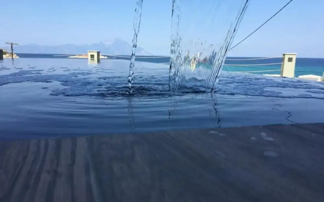 The Diamond of Kriaritsi private pools