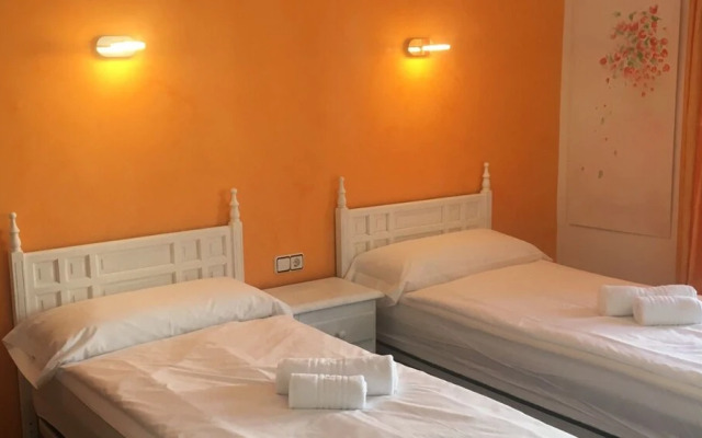 Hostal Tbaida